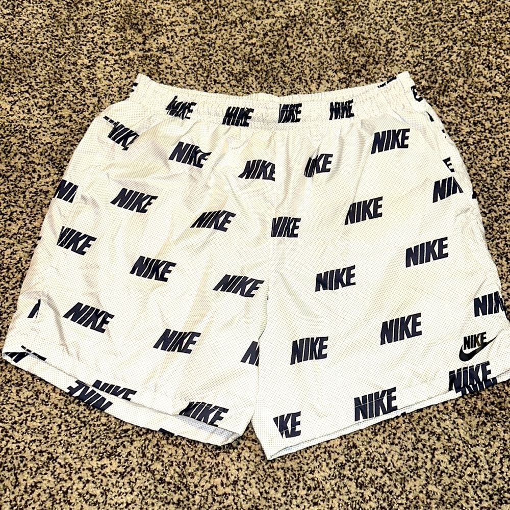 Nike shorts w/ pockets